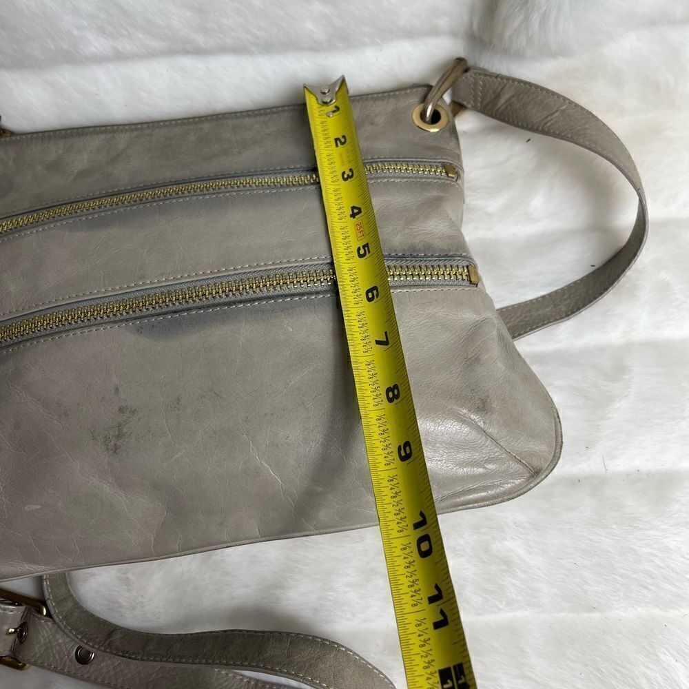 Hobo Mission leather light gray crossbody bag with bold gold tone hardwa… - Picture 5 of 10